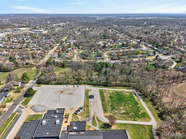 1400 Flora Del Drive, Fenton, MO 63026