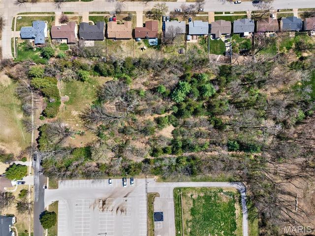 1400 Flora Del Drive, Fenton, MO 63026