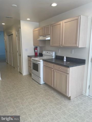 28 PALMER SQ, Beverly, NJ 08010