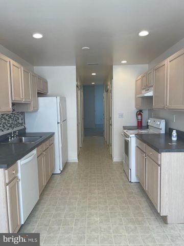 28 PALMER SQ, Beverly, NJ 08010