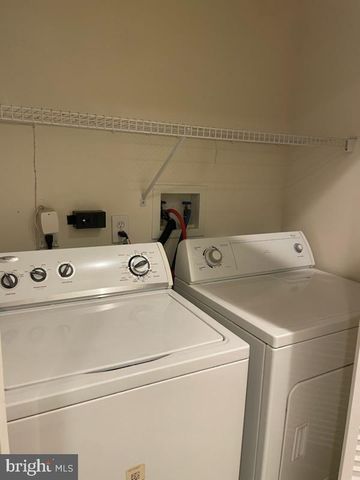 28 PALMER SQ, Beverly, NJ 08010