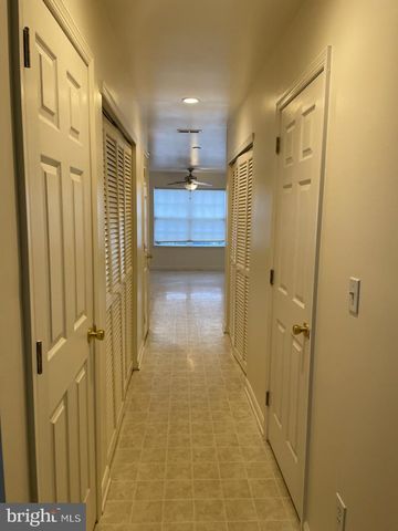 28 PALMER SQ, Beverly, NJ 08010