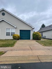 28 PALMER SQ, Beverly, NJ 08010
