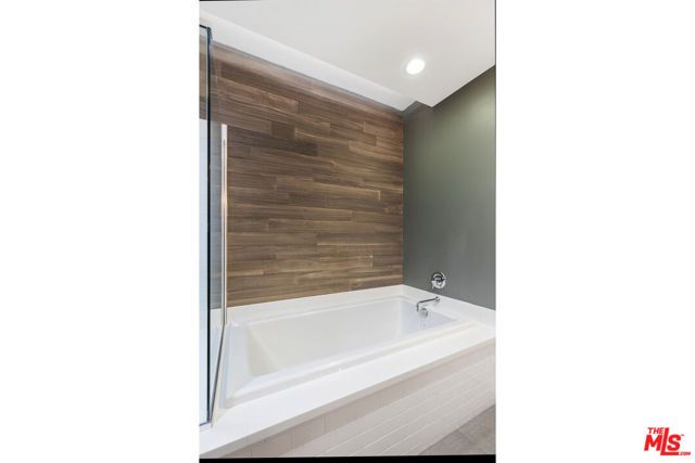 1045 Manzanita Street, Los Angeles, CA 90029