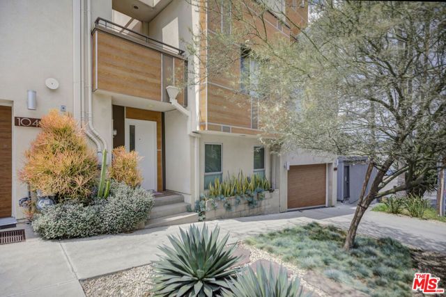 1045 Manzanita Street, Los Angeles, CA 90029