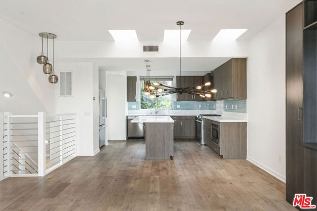1045 Manzanita Street, Los Angeles, CA 90029