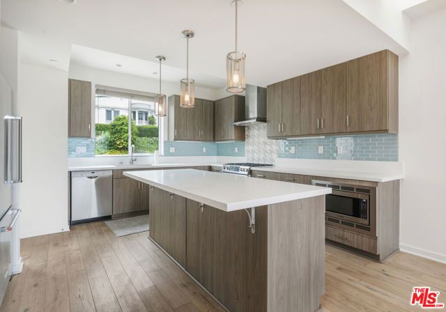 1045 Manzanita Street, Los Angeles, CA 90029