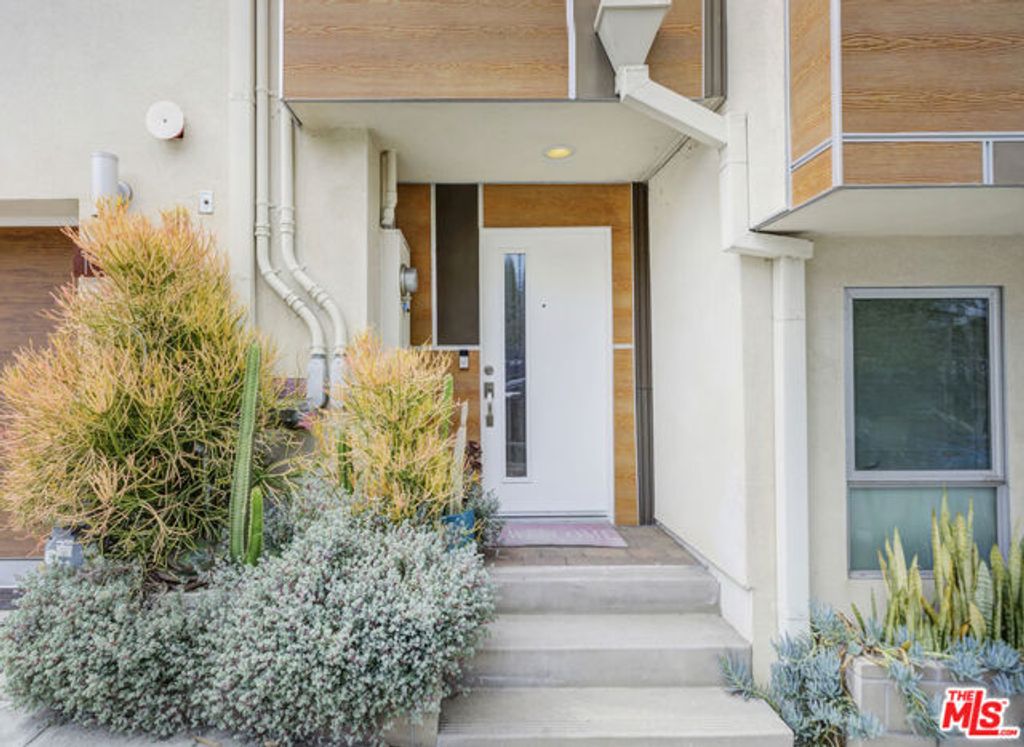 1045 Manzanita Street, Los Angeles, CA 90029