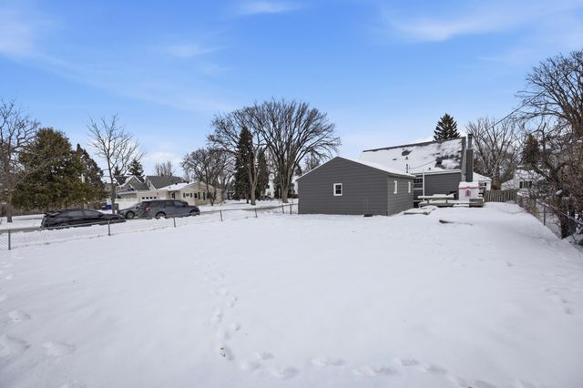 1003 11th Street S, Moorhead, MN 56560