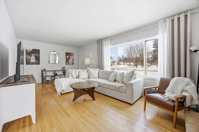 1003 11th Street S, Moorhead, MN 56560