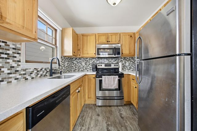 1003 11th Street S, Moorhead, MN 56560