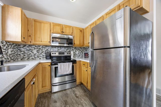 1003 11th Street S, Moorhead, MN 56560