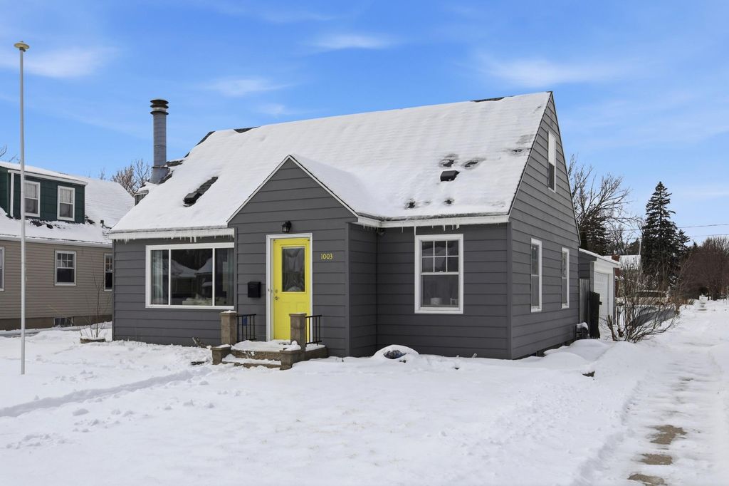 1003 11th Street S, Moorhead, MN 56560