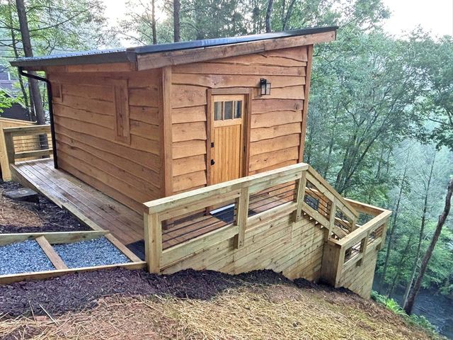 190 S Whitepath Circle S, Ellijay, GA 30540