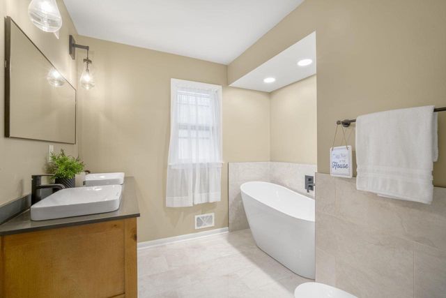 2020 Menomonee River PARKWAY, Wauwatosa, WI 53226