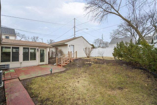 2020 Menomonee River PARKWAY, Wauwatosa, WI 53226