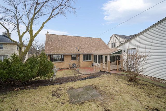 2020 Menomonee River PARKWAY, Wauwatosa, WI 53226