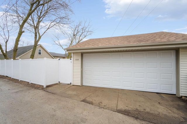 2020 Menomonee River PARKWAY, Wauwatosa, WI 53226