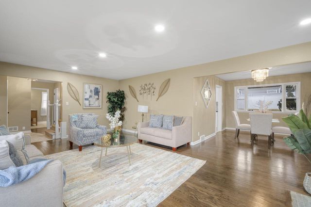 2020 Menomonee River PARKWAY, Wauwatosa, WI 53226