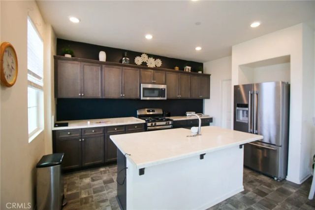 30346 Village Knoll Drive, Menifee, CA 92584