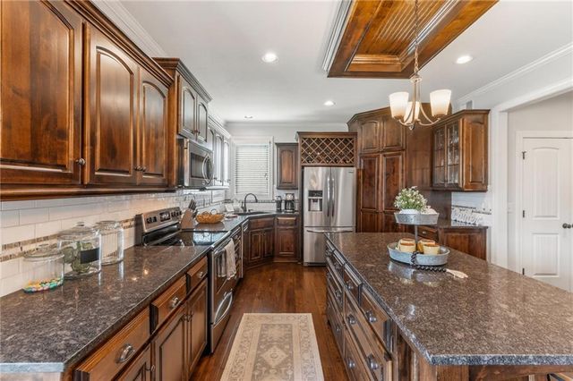 8617 Houston Street, Lenexa, KS 66227