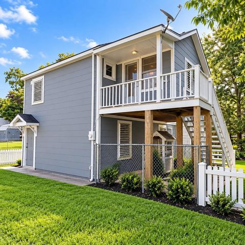 7017 2nd Street B, Hitchcock, TX 77563