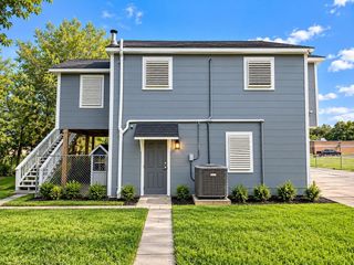 7017 2nd Street B, Hitchcock, TX 77563