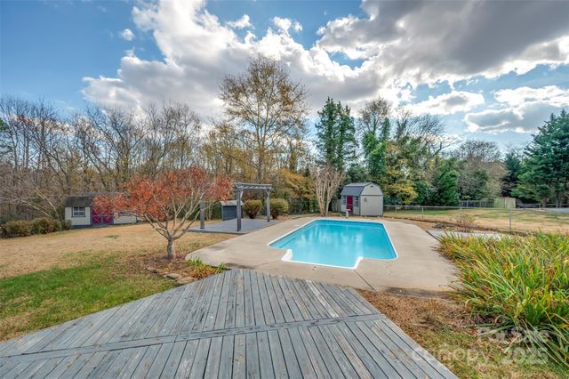 258 Brookmont Avenue, Forest City, NC 28043