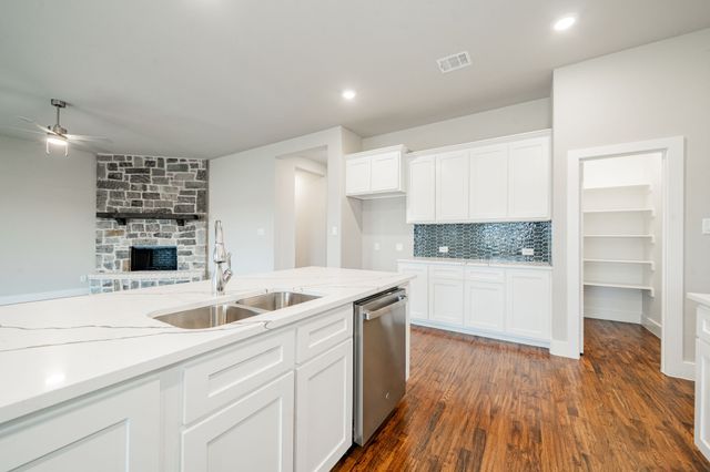 424 Deer Lane, Celeste, TX 75423