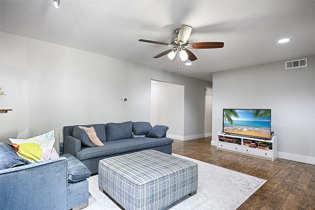 1305 W Grauwyler Road, Irving, TX 75061