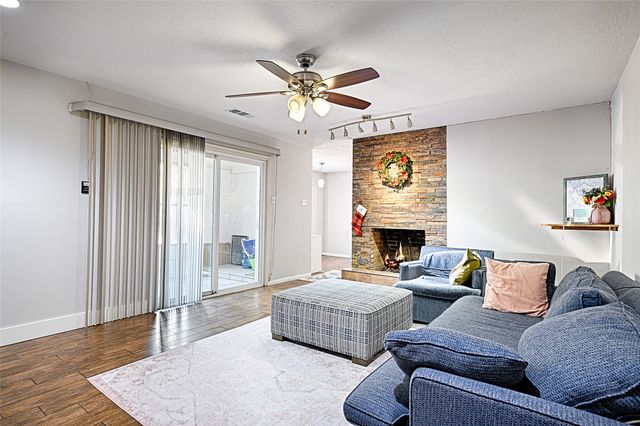 1305 W Grauwyler Road, Irving, TX 75061