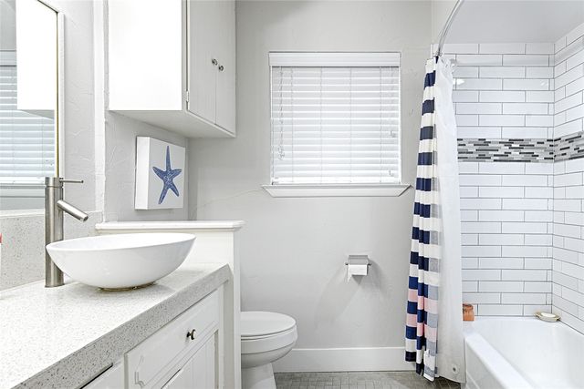 1305 W Grauwyler Road, Irving, TX 75061