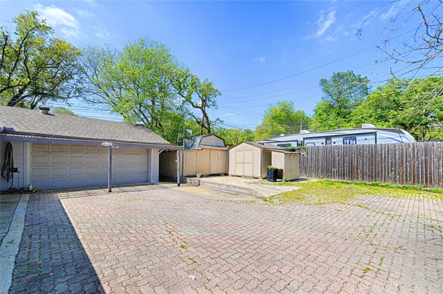 1305 W Grauwyler Road, Irving, TX 75061