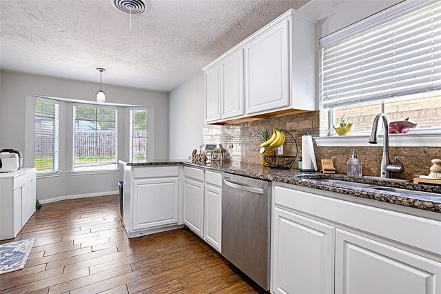 1305 W Grauwyler Road, Irving, TX 75061