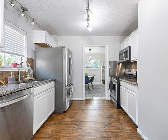 1305 W Grauwyler Road, Irving, TX 75061