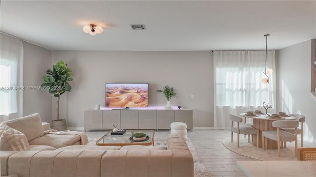 8108 NW 78th St, Tamarac, FL 33321