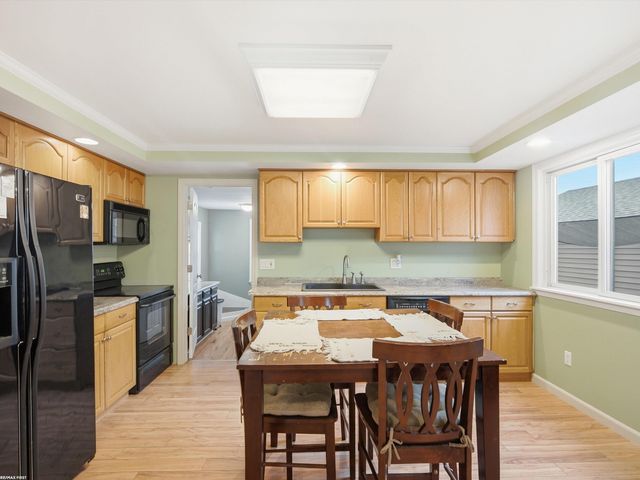 20301 Voiland Street, Roseville, MI 48066