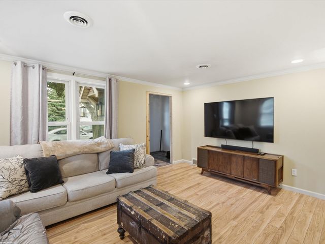 20301 Voiland Street, Roseville, MI 48066
