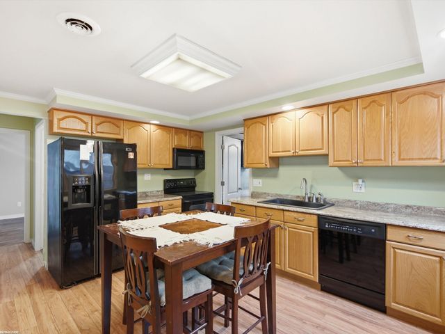 20301 Voiland Street, Roseville, MI 48066