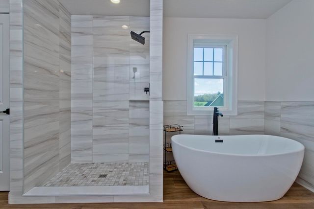 5-A Sawgrass Ln, Southwick, MA 01077