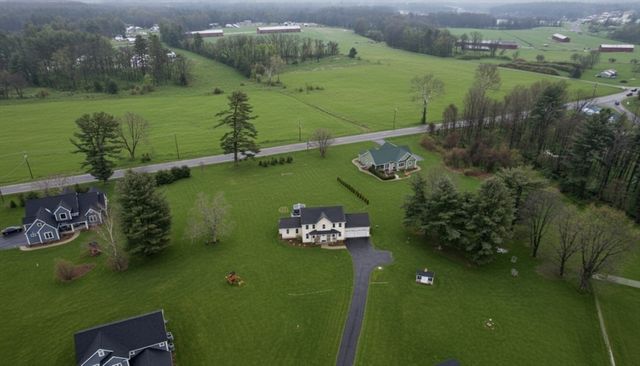 5-A Sawgrass Ln, Southwick, MA 01077