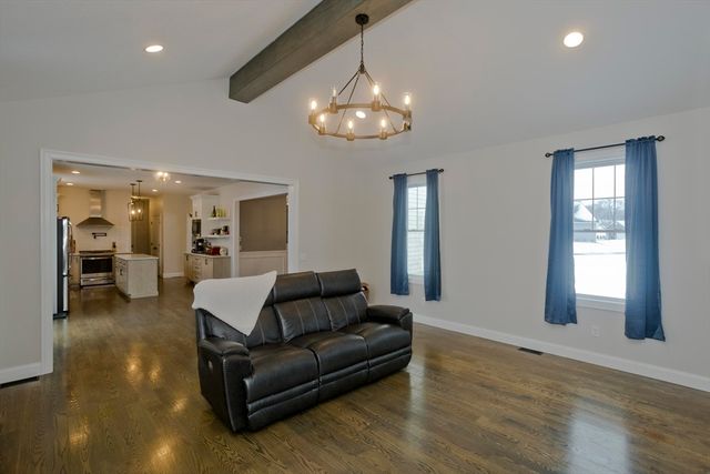 5-A Sawgrass Ln, Southwick, MA 01077