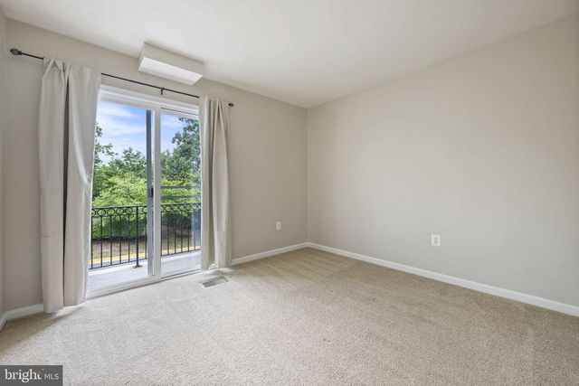 15555 JOHN DISKIN CIR, Woodbridge, VA 22191