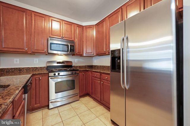 15555 JOHN DISKIN CIR, Woodbridge, VA 22191