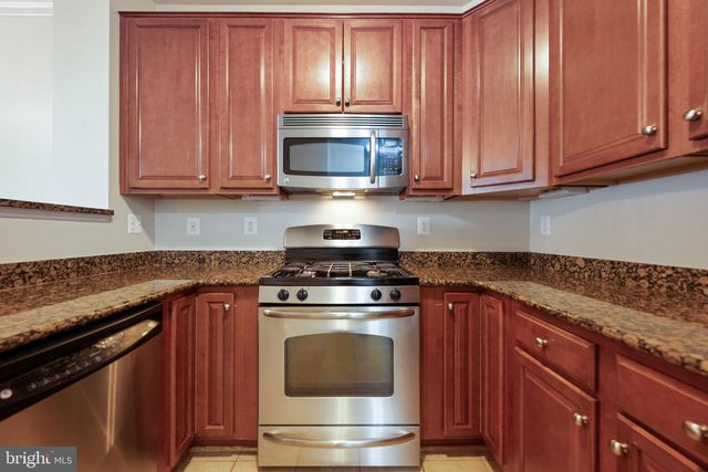 15555 JOHN DISKIN CIR, Woodbridge, VA 22191