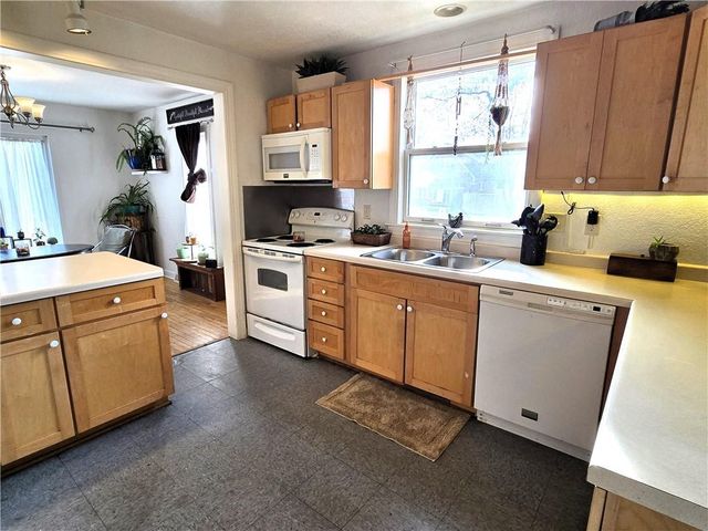 3233 Potter Road, Eau Claire, WI 54703