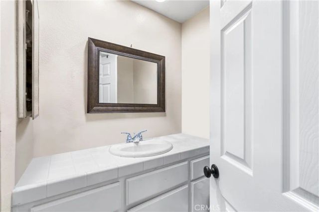 23301 Preston, Valencia, CA 91354