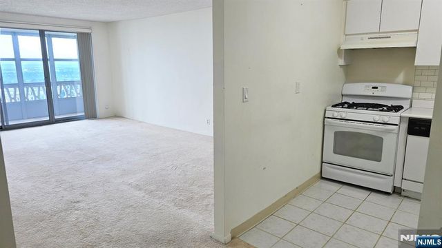 2100 Linwood Avenue 23D, Fort Lee, NJ 07024
