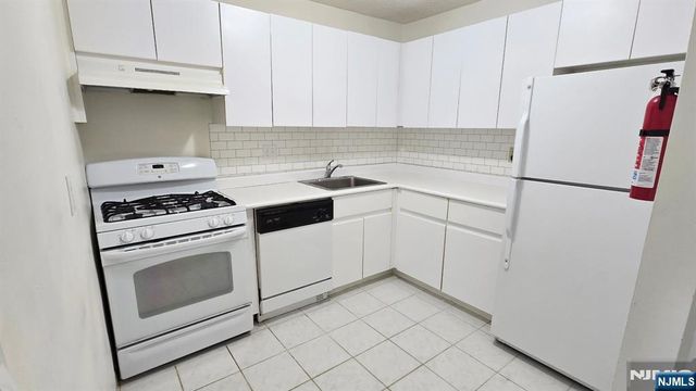 2100 Linwood Avenue 23D, Fort Lee, NJ 07024