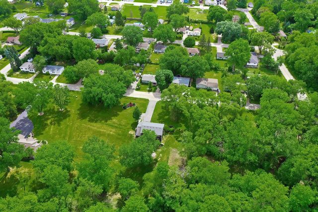 2711 Old Oak Drive, Mchenry, IL 60050
